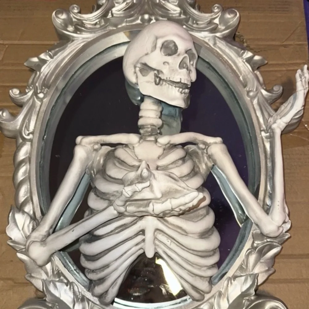 Christian Siriano Halloween skeleton 3D mirror New viral